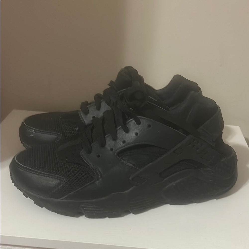 Nike hurricane Black Athletic Sneakers